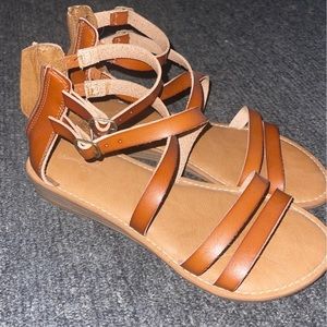 Universal thread sandals